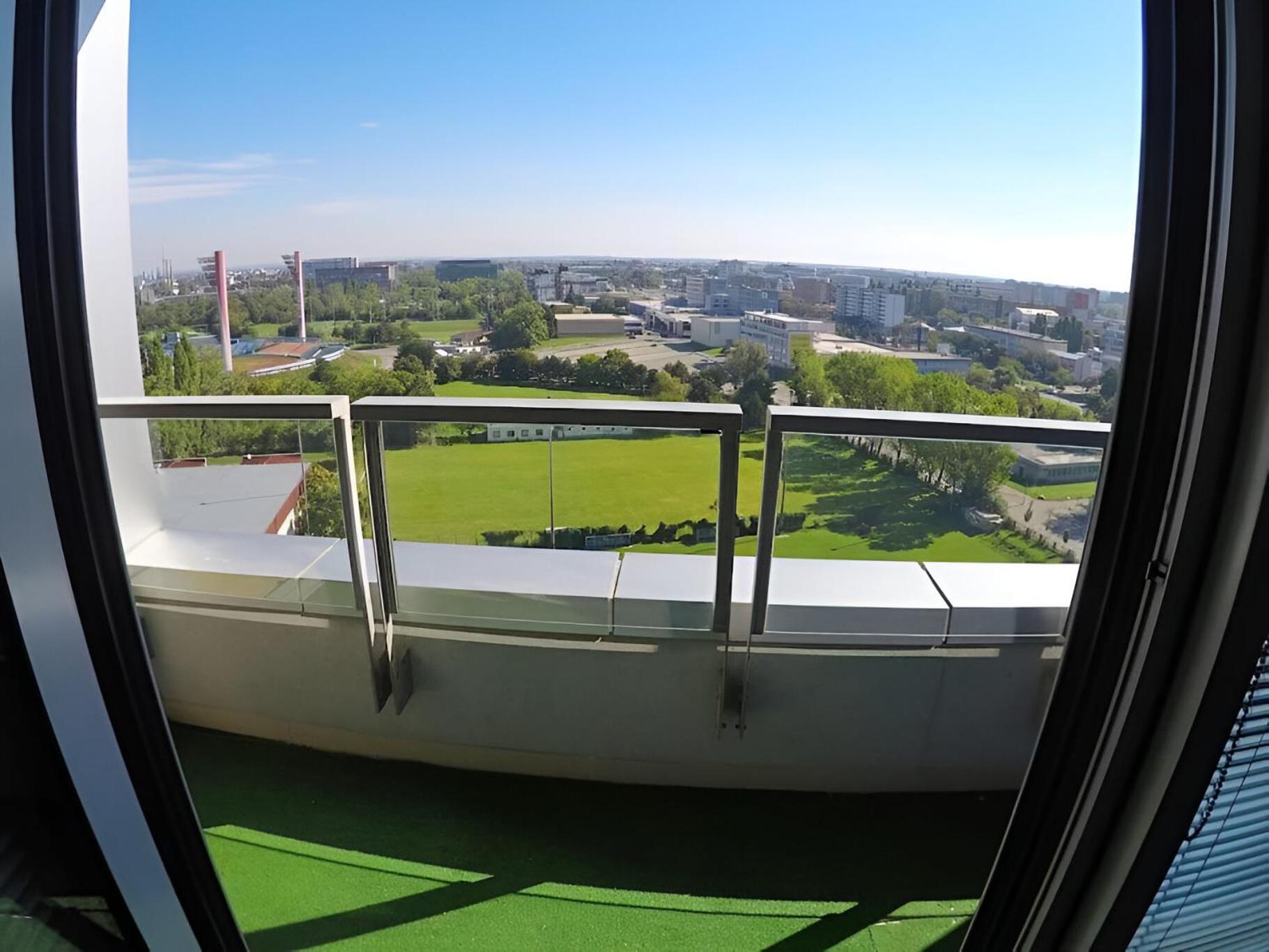 Sunny Free Parking Beauty Balcony View, 3 Towers Apartment *