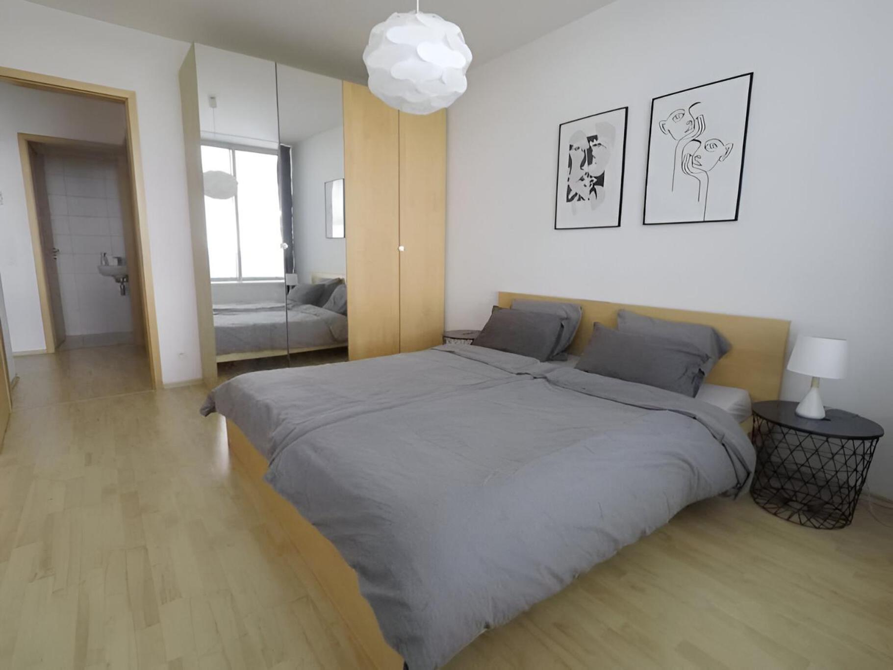 Sunny Free Parking Beauty Balcony View, 3 Towers Apartment *